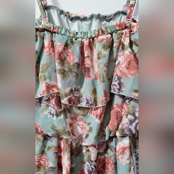 Floral dress size medium - Picture 3 of 5